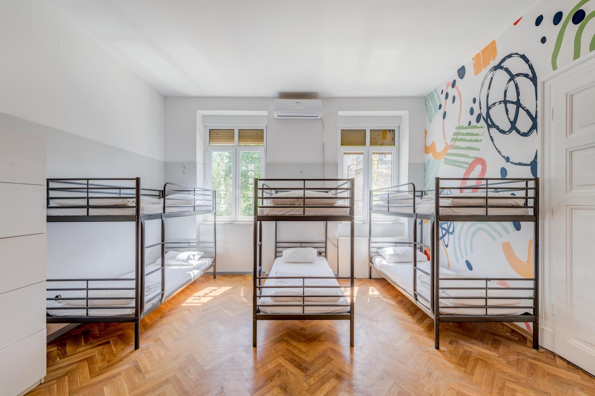Hostel Colors Of Adriatic - Youth Only Split Bagian luar foto