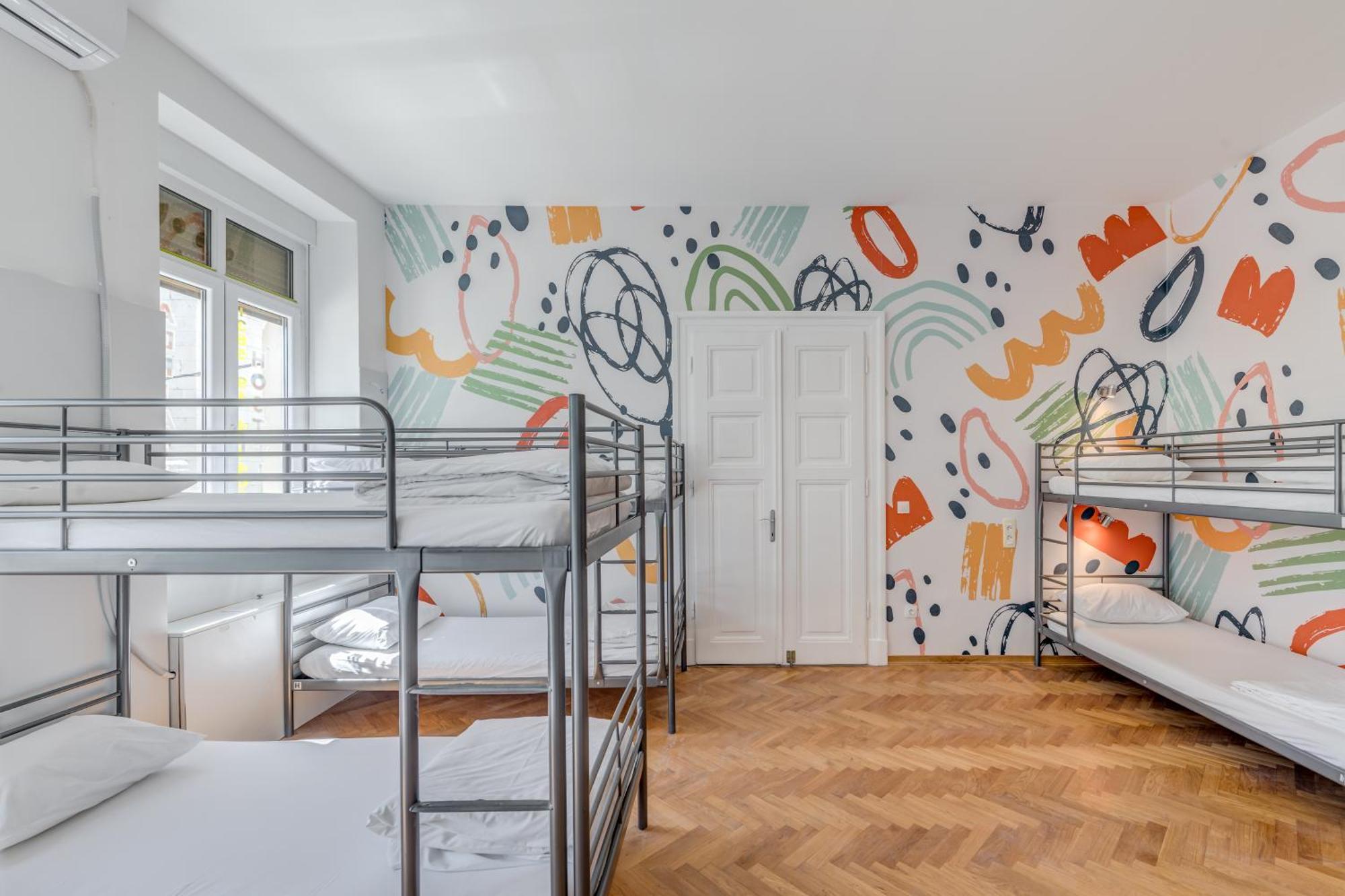 Hostel Colors Of Adriatic - Youth Only Split Bagian luar foto