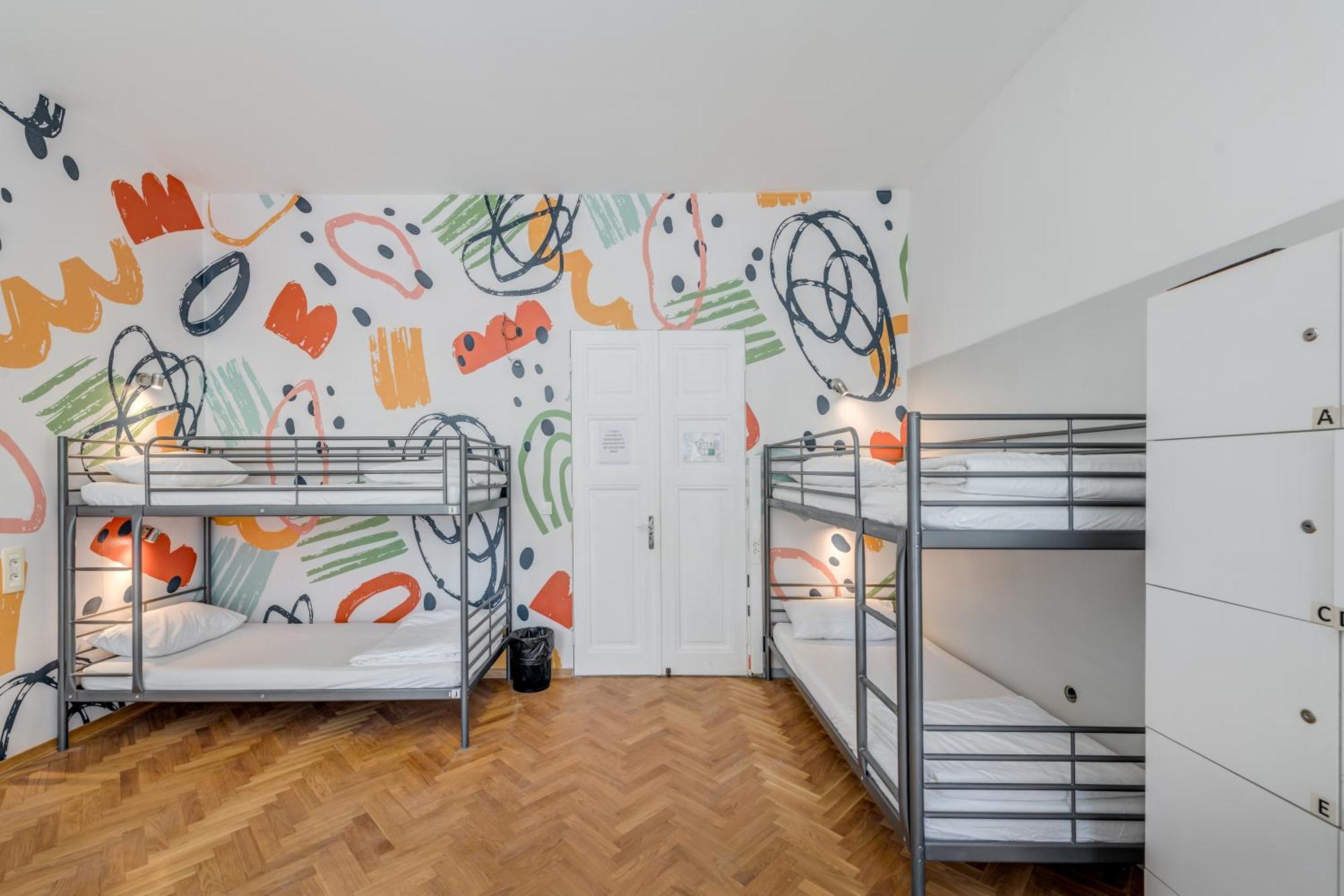Hostel Colors Of Adriatic - Youth Only Split Bagian luar foto